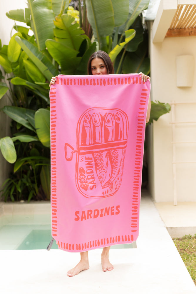 Toalla playera de microfibra Sardina Rosa